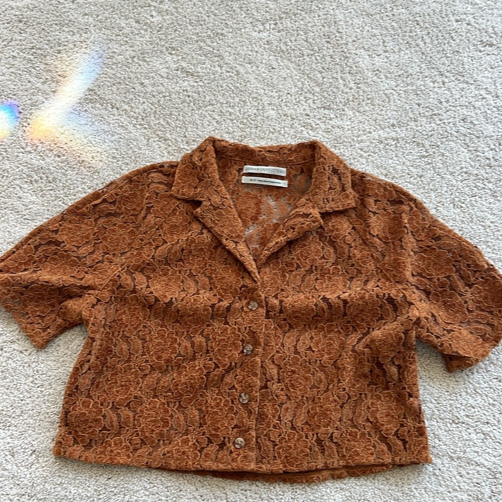 Urban Outfitters cropped lace short sleeve button up size xs